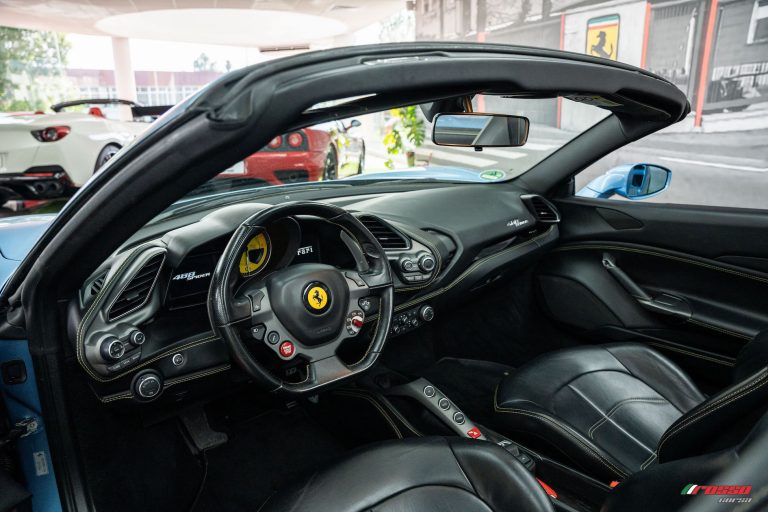 Ferrari 488 Spider_Interior (1)