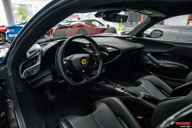 Ferrari SF90 Assetto Interior (1)